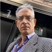 Professore di ruolo con esperienza pluridecennale impartisce lezioni a studenti scuole medie e superiori